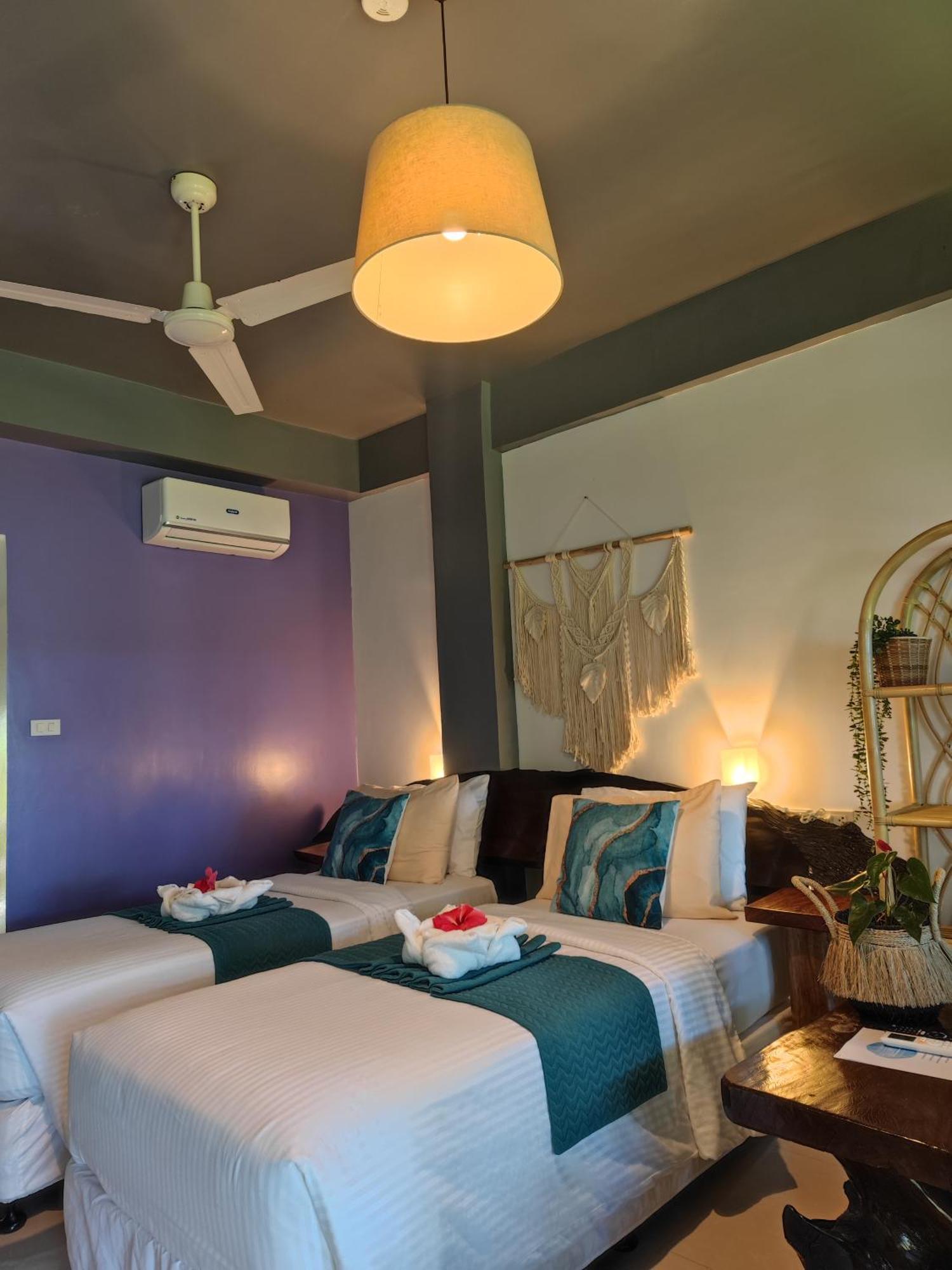 Daluyong Beach Resort Генерал-Луна Экстерьер фото