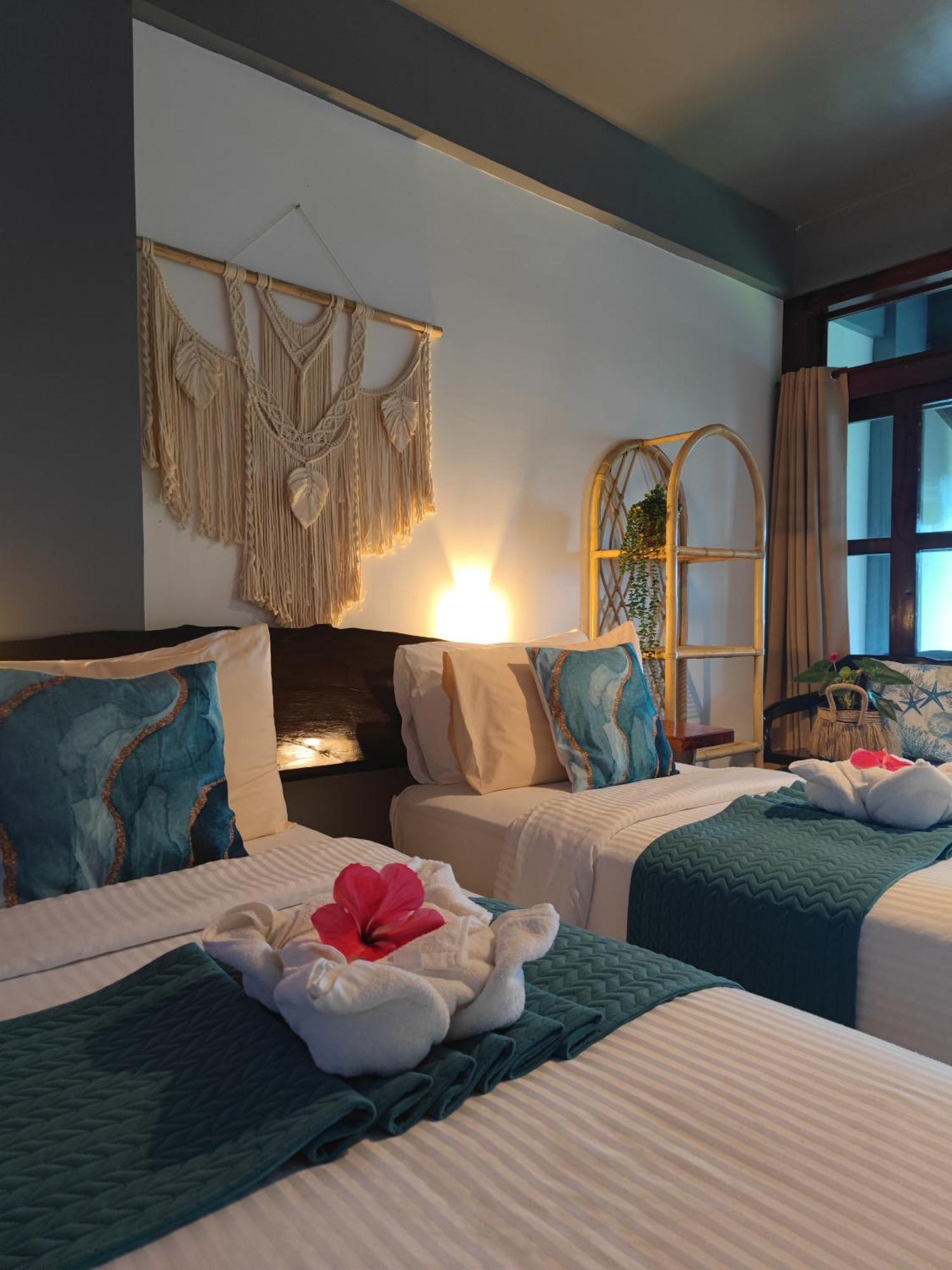 Daluyong Beach Resort Генерал-Луна Экстерьер фото