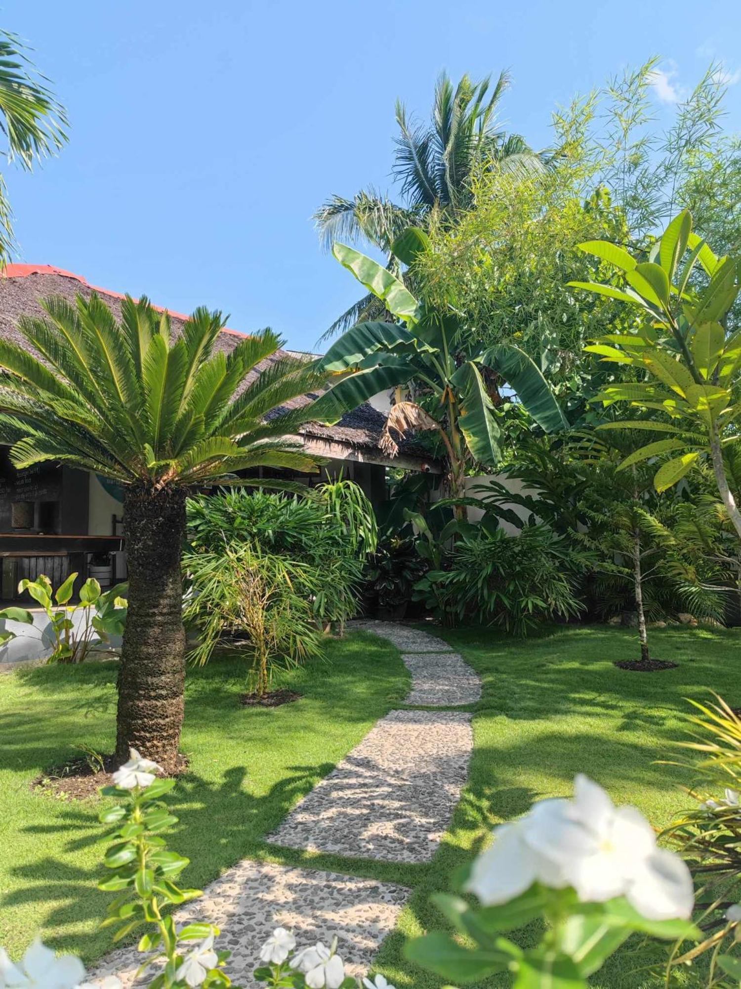 Daluyong Beach Resort Генерал-Луна Экстерьер фото