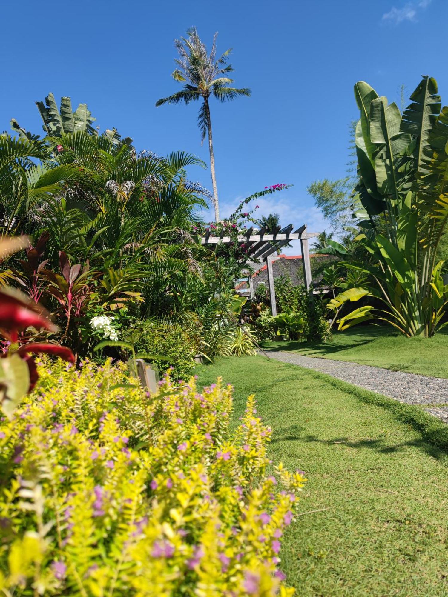 Daluyong Beach Resort Генерал-Луна Экстерьер фото