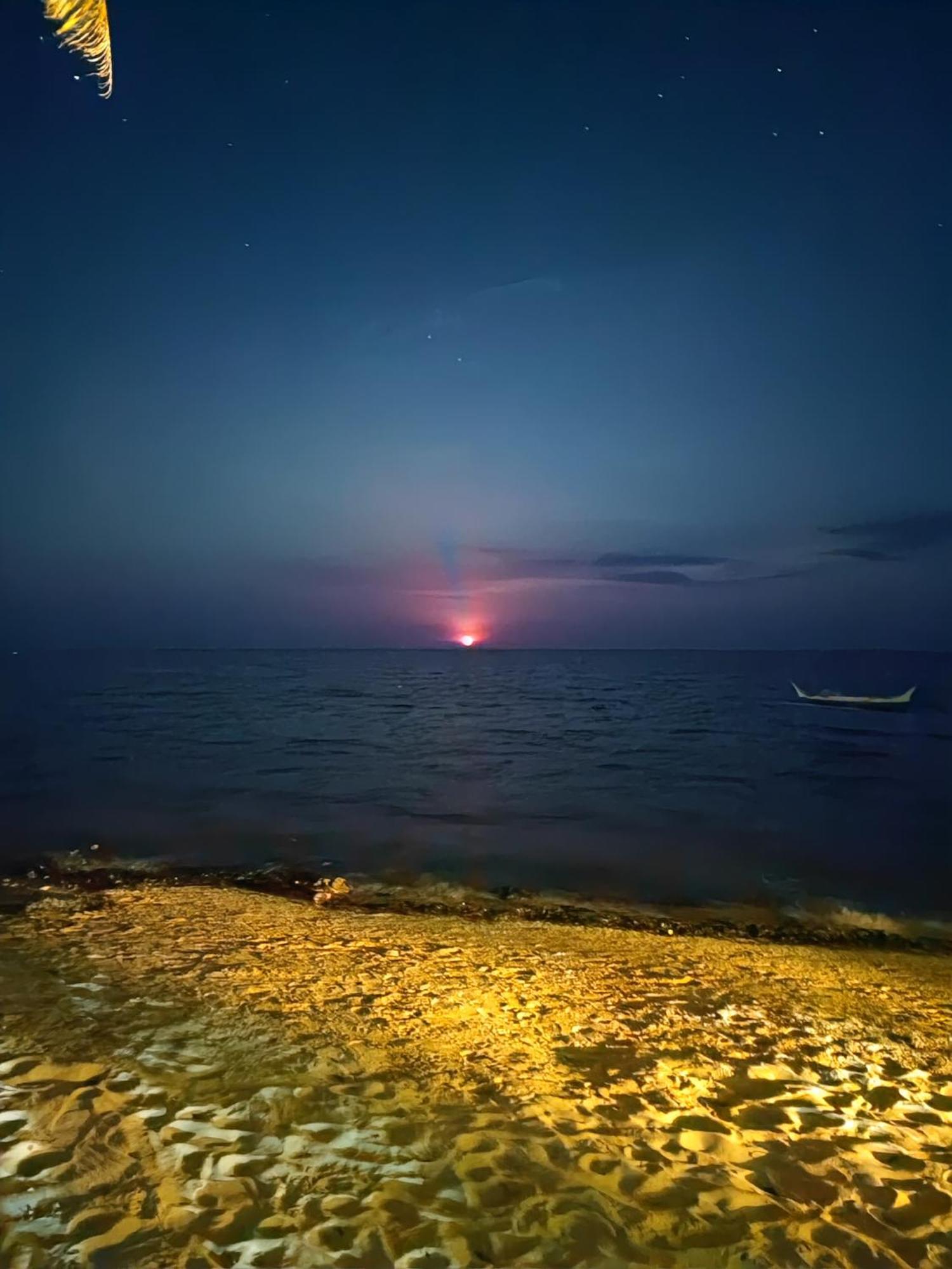 Daluyong Beach Resort Генерал-Луна Экстерьер фото
